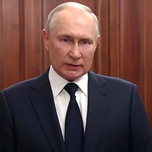 Các chuyên gia nói rằng Vladimir Putin ốm yếu, bị ghét bỏ hoặc thua cuộc… nhưng ông ấy vẫn ở đó